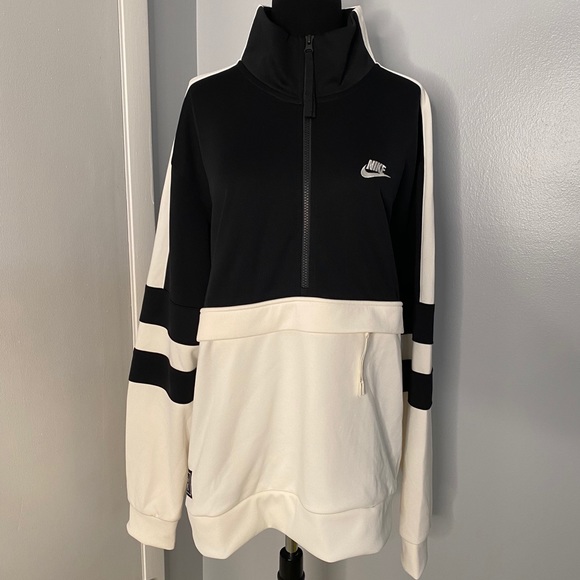 Nike Other - Nike Men’s XL Pull over. NWT